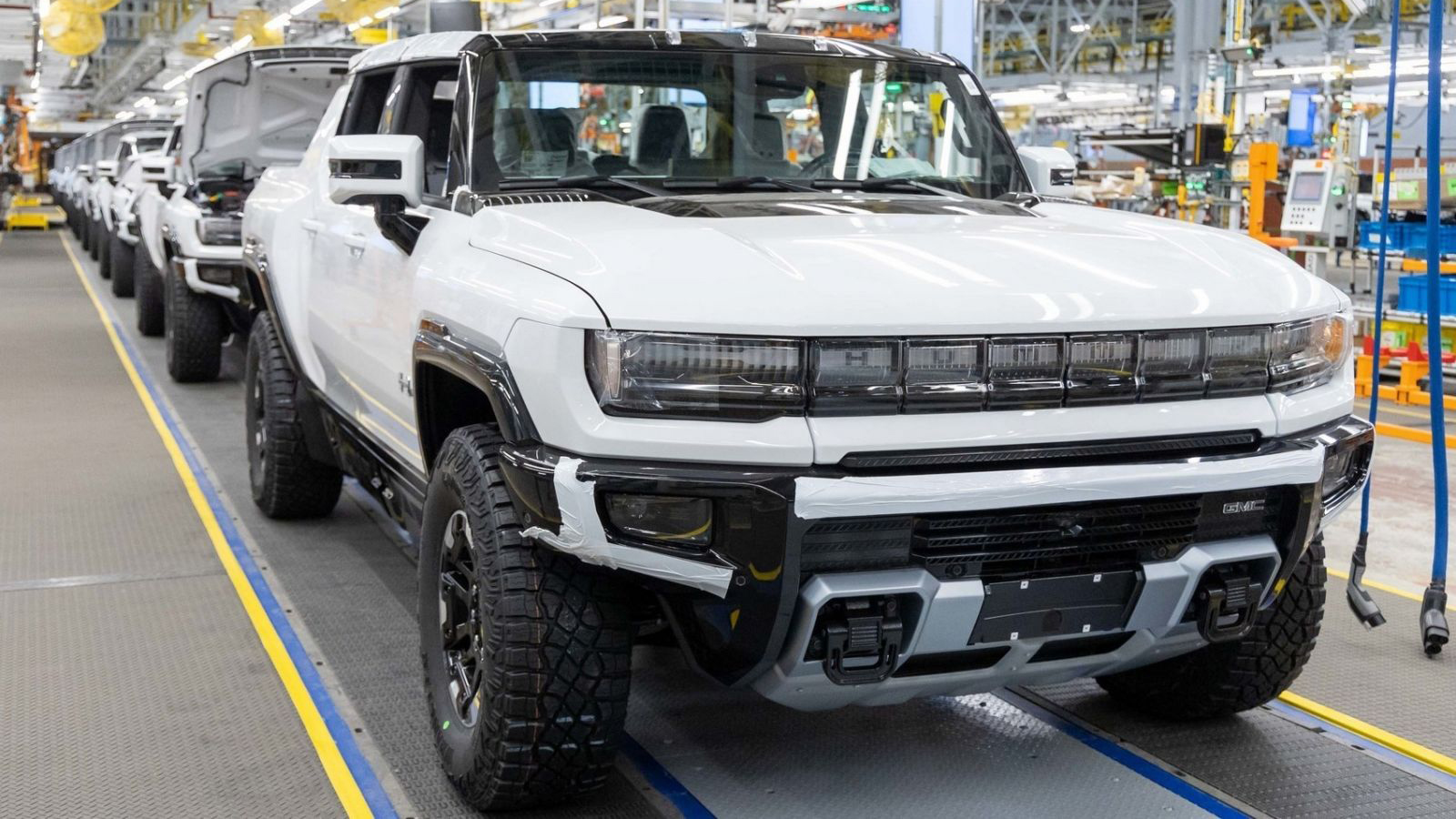 NHỮNG THỨ KHIẾN XE ĐIỆN NẶNG HƠN Ô TÔ ĐỘNG CƠ ĐỐT TRONG